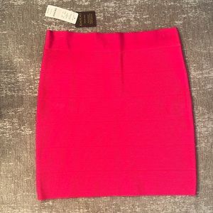 Bebe bandage solid skirt.